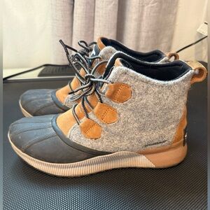 Sorel Ankle Boots in & out Gray and Tan